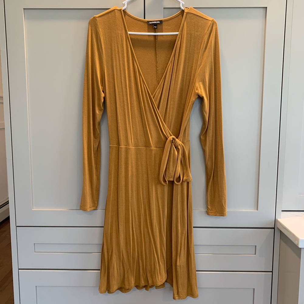 Long sleeve Wrap Dress - Picture 4 of 7